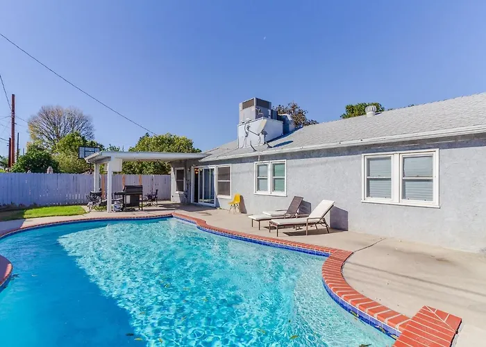 4 Bedroom House With A Pool