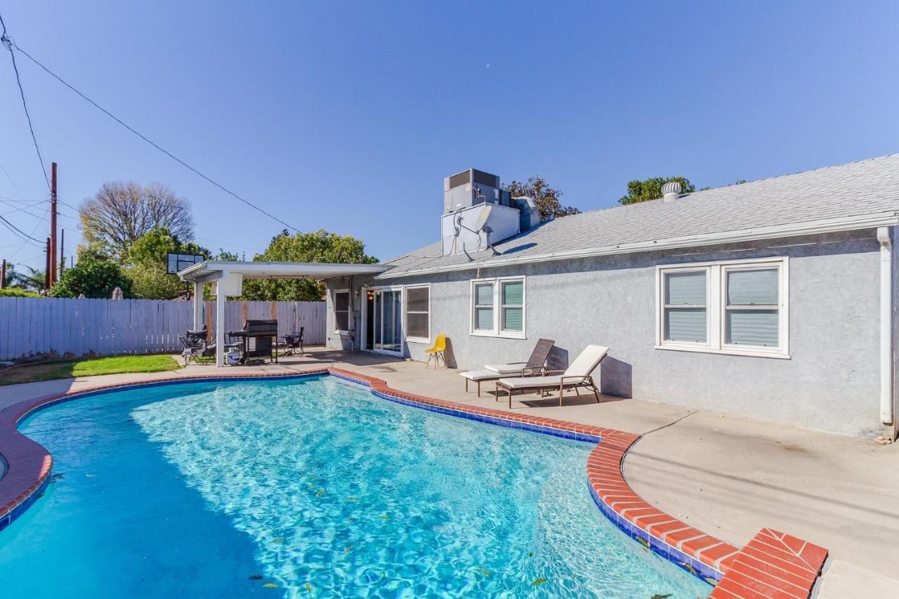 Holiday home 4 Bedroom House With A Pool