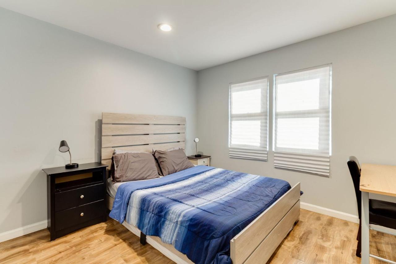 4 Bedroom House With A Pool Holiday home Los Angeles