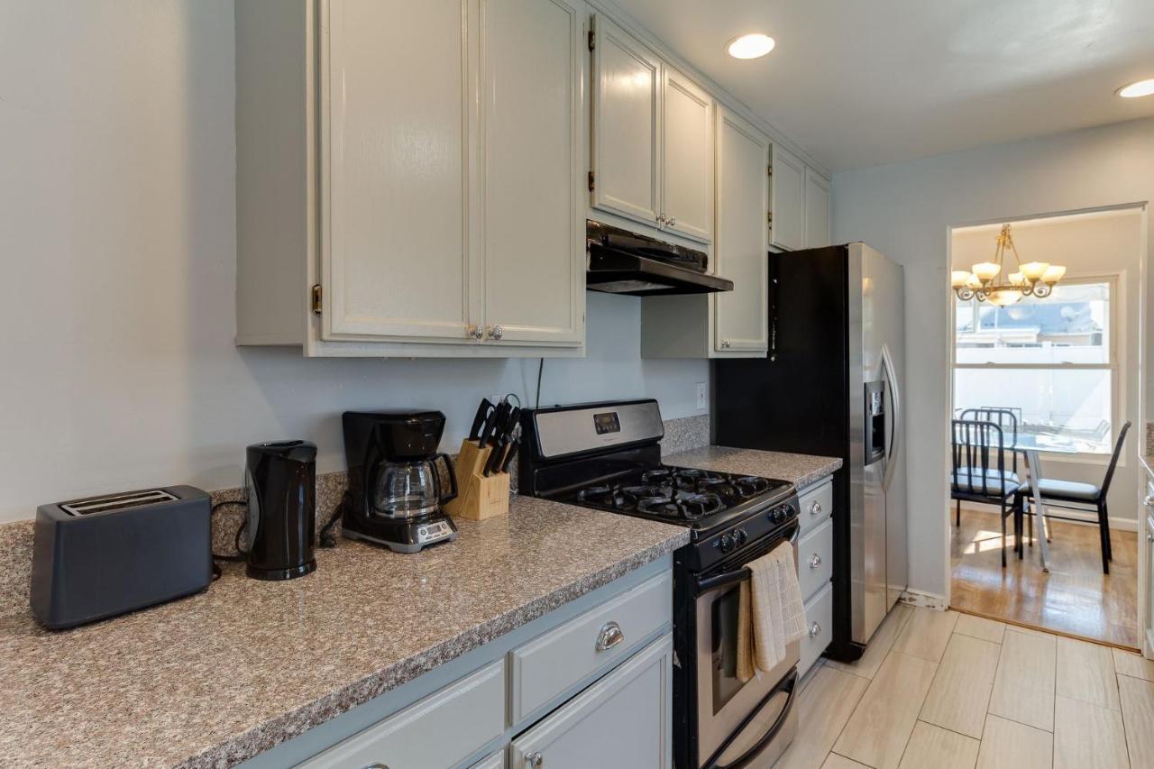 4 Bedroom House With A Pool Los Angeles