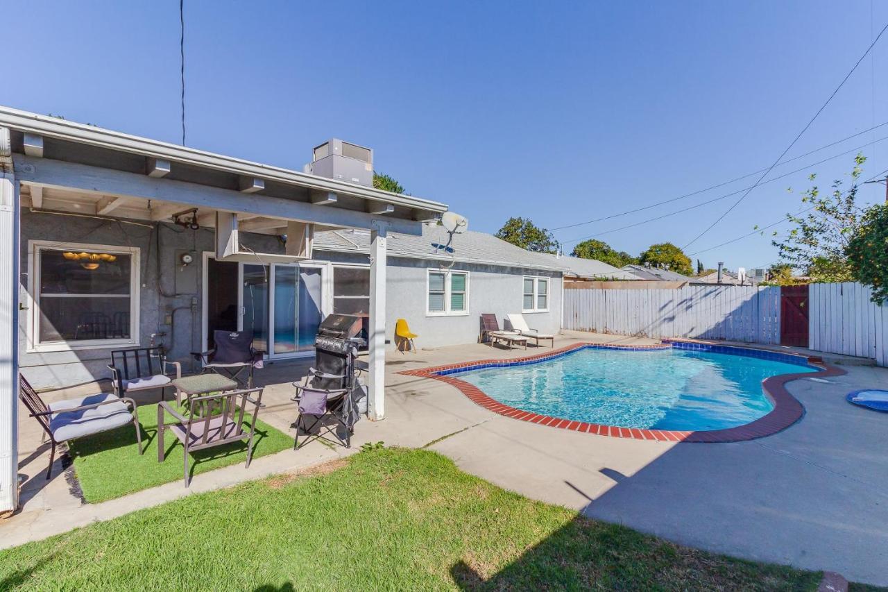 4 Bedroom House With A Pool Holiday home Los Angeles